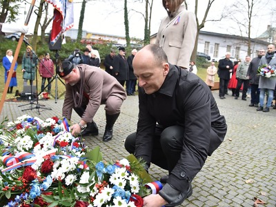 Den boje za svobodu a demokracii si připomněli i osobnosti z kraje