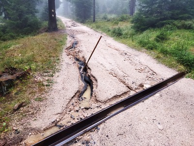 Předběžný účet po dešti v Krkonoších: škody na cestách velké