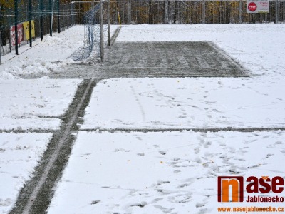 Díky sněhové nadílce se odkládají krajské i okresní fotbalové zápasy 