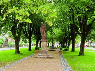 O titul Památka roku se uchází i Karlovské náměstí v Lomnici