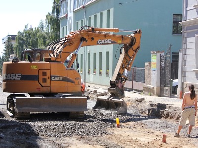 Rekonstrukce ulice 28. října v Turnově pokračuje bez komplikací