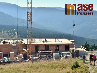 Jak probíhá výstavba nové Petrovy boudy v Krkonoších?