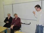 Režisér Tomáš Vorel diskutuje se studenty o své filmové tvorbě spolu s dramaturgem Janem Gogolou (na snímku vlevo). 