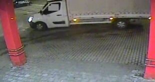 Policie hledá svědky dopravní nehody v Semilech