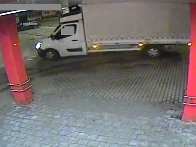 Policie hledá svědky dopravní nehody v Semilech