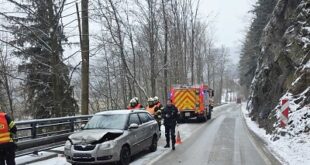 Krajští hasiči po pondělním sněžení zasahovali u 11 dopravních nehod