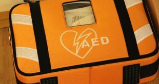 Defibrilátory zachraňují lidské životy. Kraj opět podpoří jejich nákup