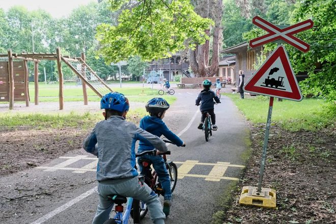 Malí cyklisté na dopravním hřišti